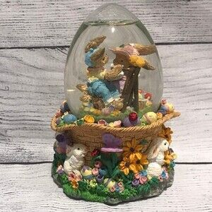 MUSICAL Playing Spring Water Globe.